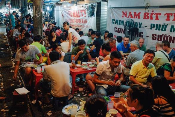 Street-food-in-Vietnam.jpeg
